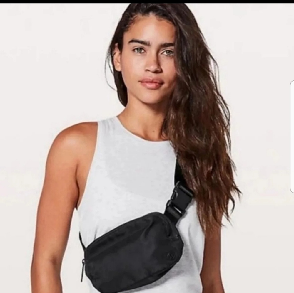 Lululemon everywhere belt bag black NWT